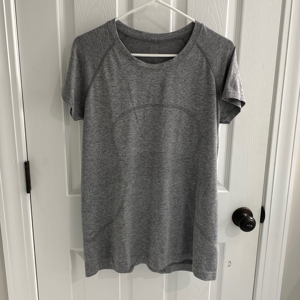 Lululemon Swiftly Relaxed-Fit Short Sleeve T-Shirt size 14 gray